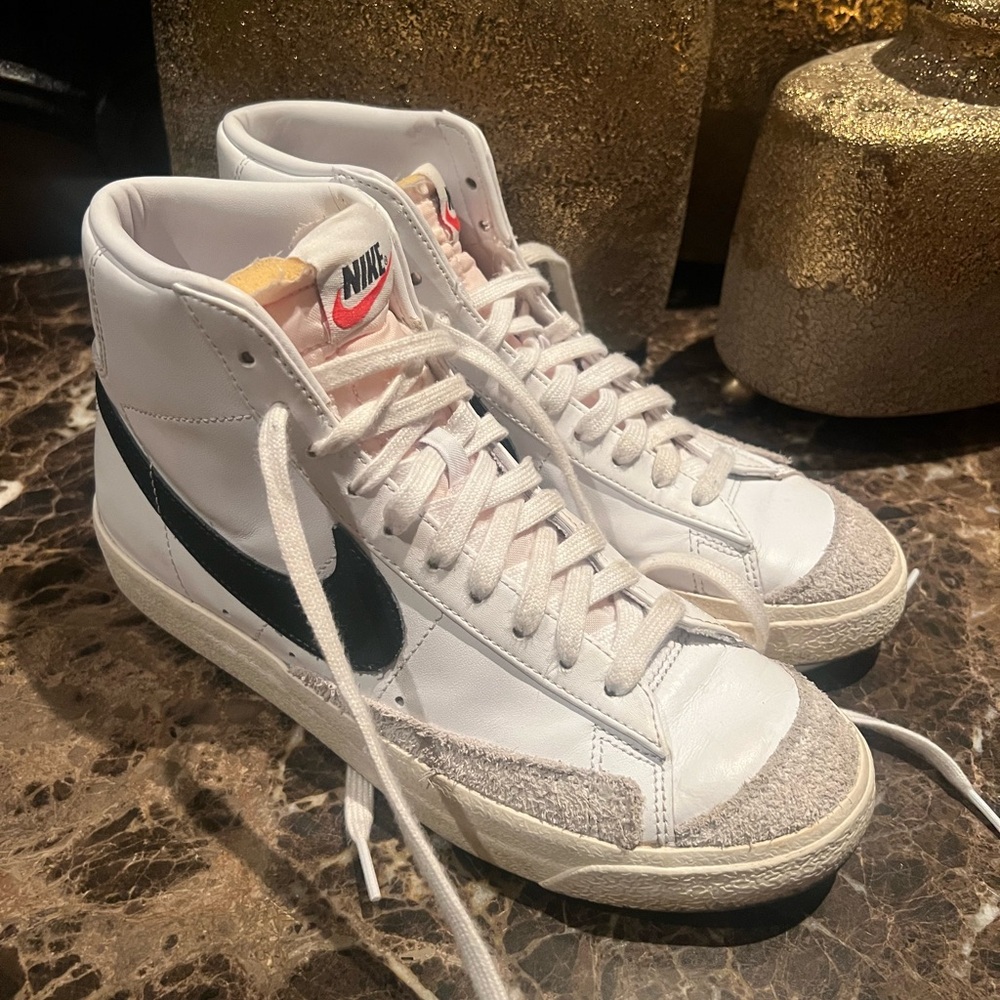 Nike Mid-Blazer Women’s Size 9